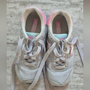 New Balance Kids' Sneakers in Light Gray and Bright Pink